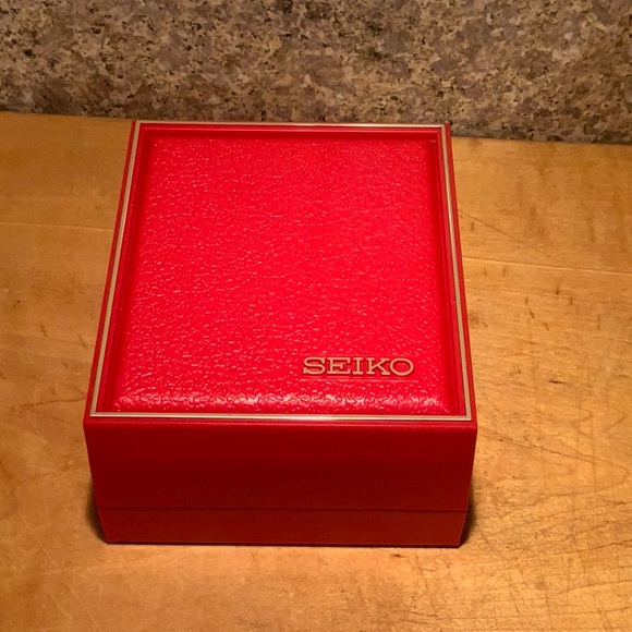 Mickey Mouse 60th Anniversary watch - Picture 7 of 11